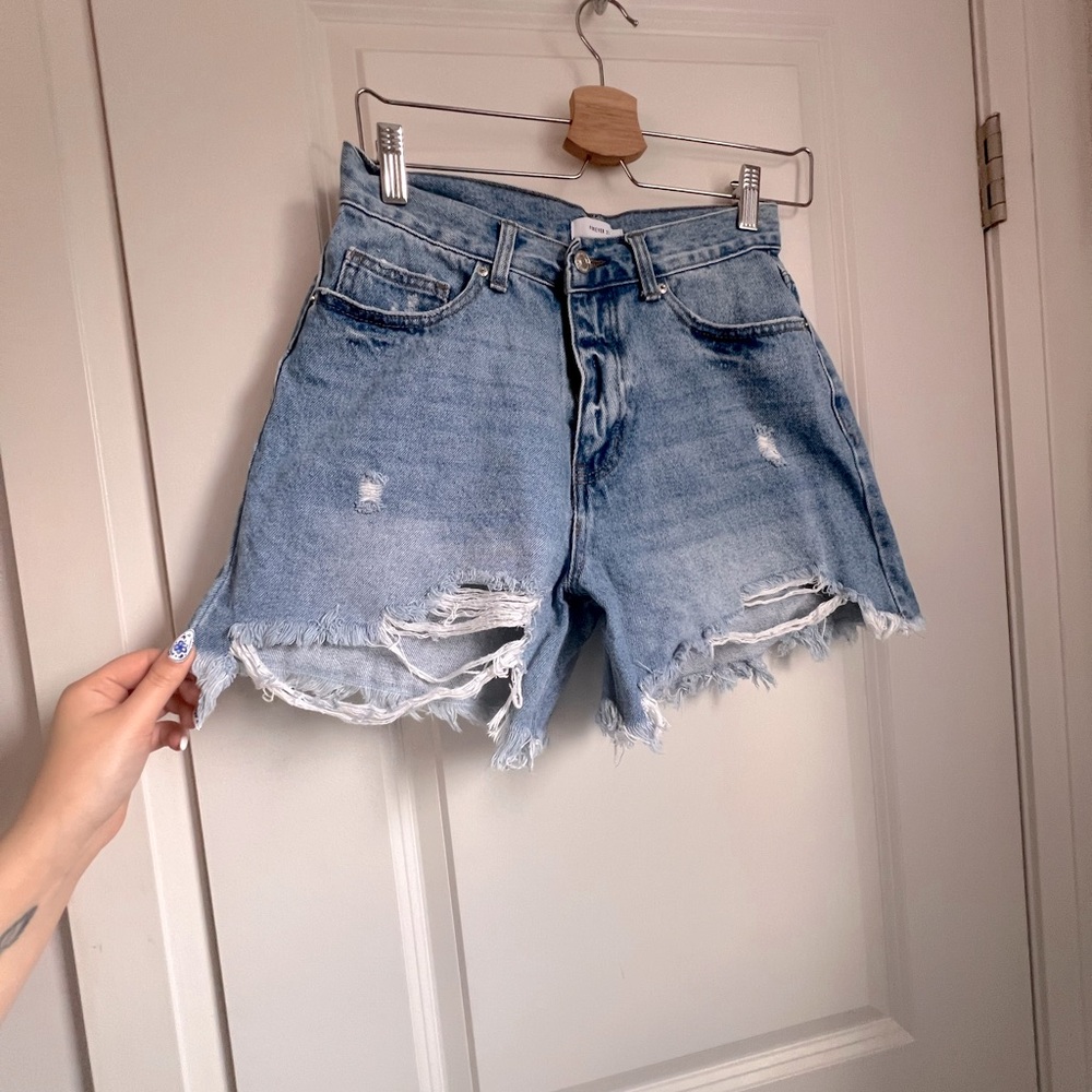 Forever 21 EUC  denim high waisted mom shorts size 26